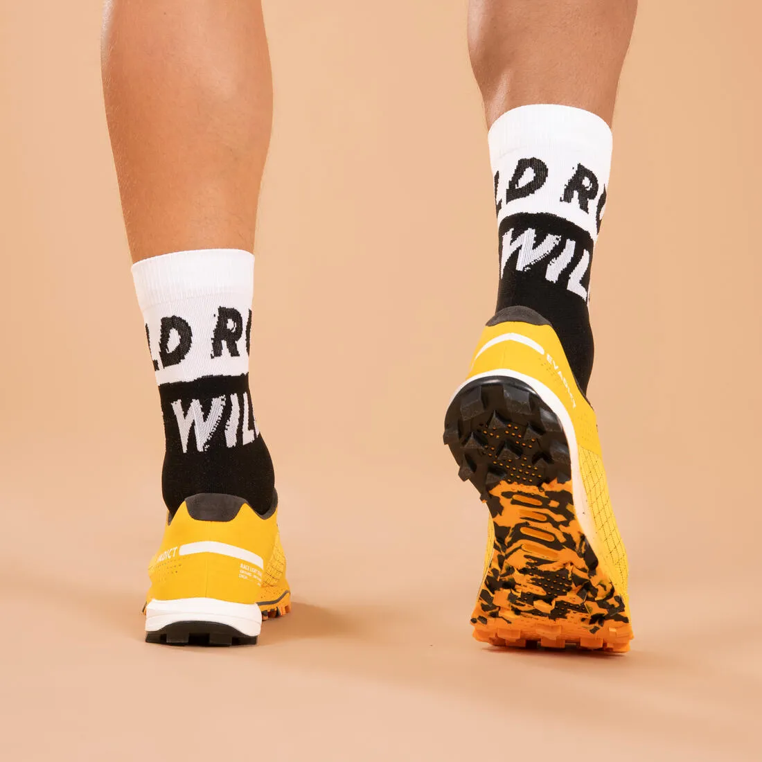 CHAUSSETTES DE RUNNING RUN900 EPAISSES MI-MOLLET