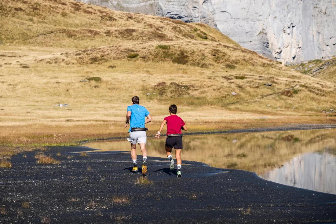 CHAUSSETTES DE RUNNING RUN900 EPAISSES MI-MOLLET