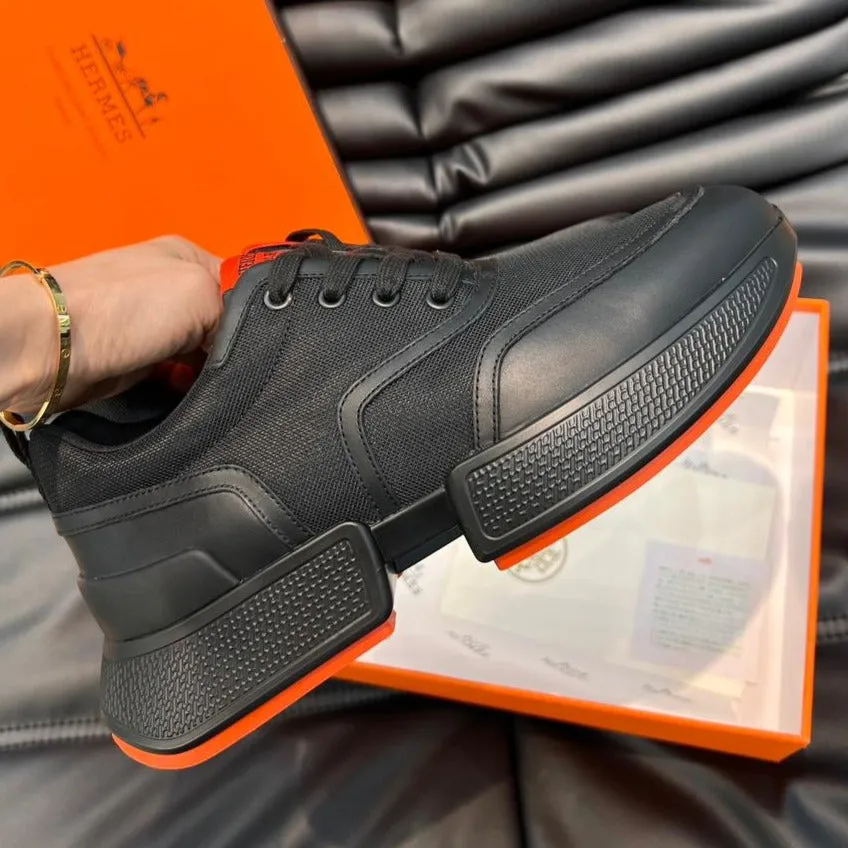 Designer Black Low-Top Giga Sneakers