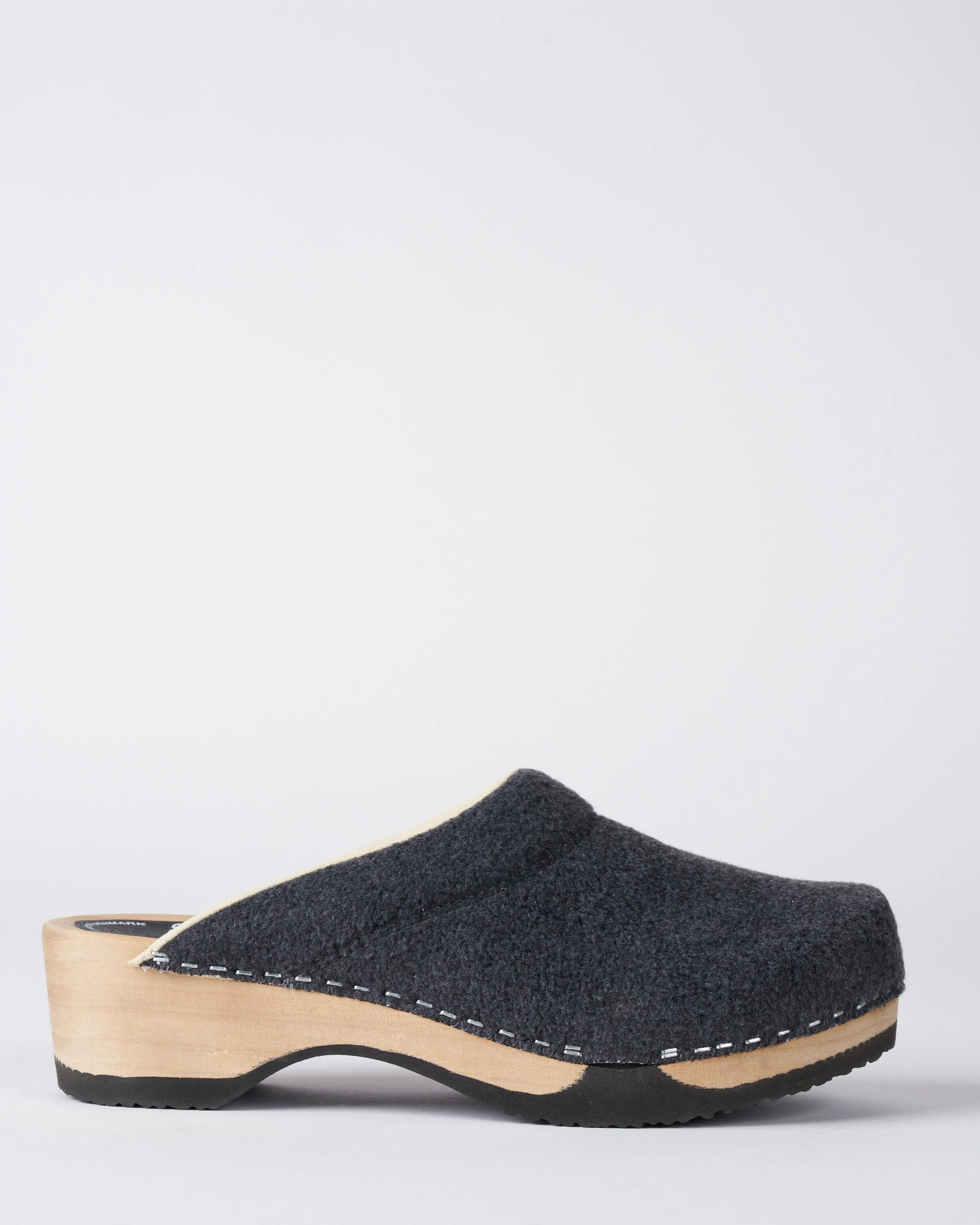 embla clog - charcoal sherpa