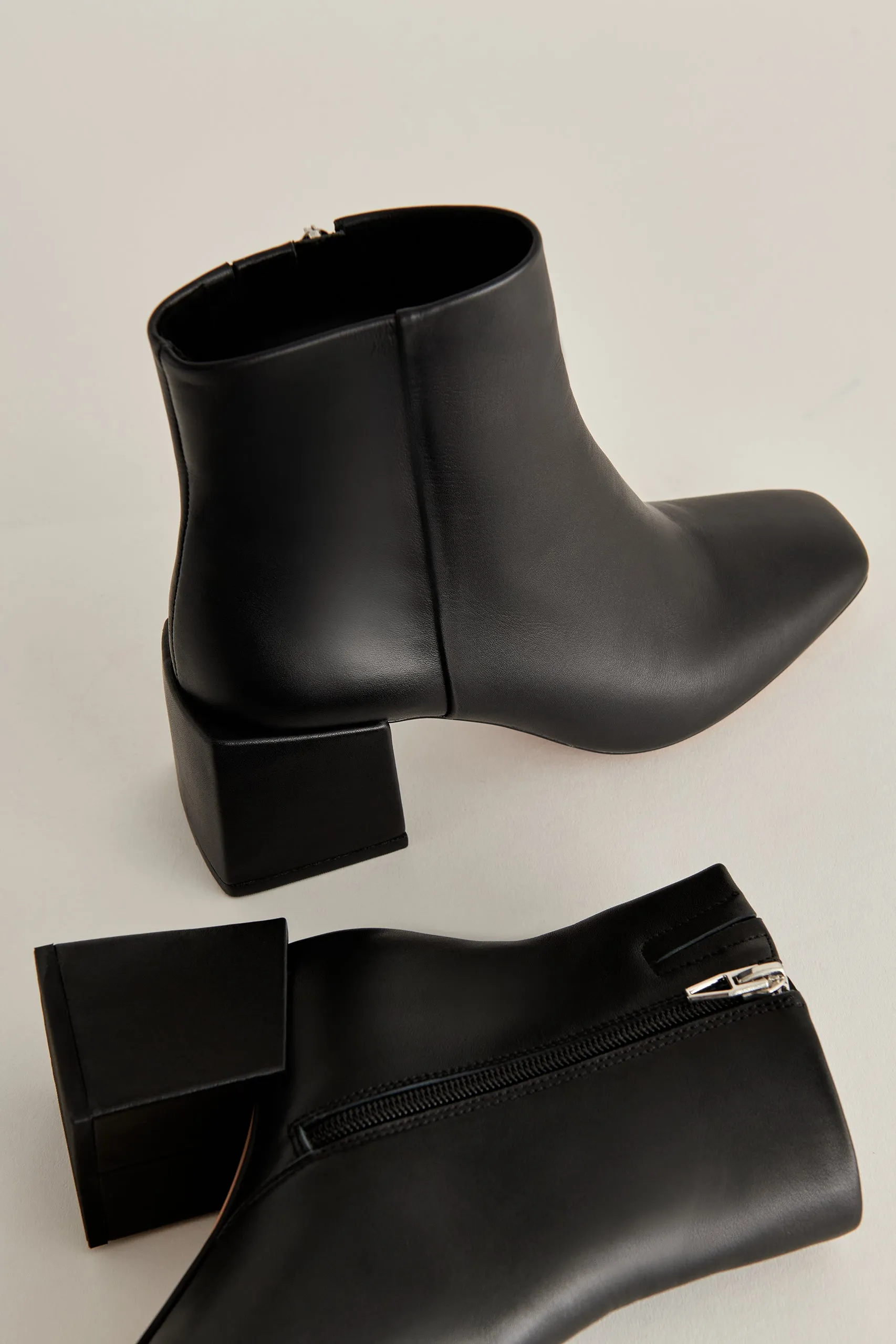 IMOGEN H2O BOOTIES BLACK LEATHER