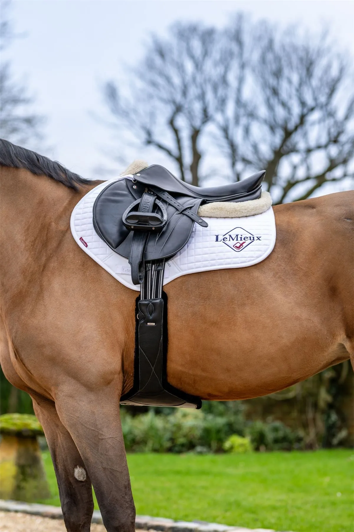 LeMieux Arika Simuwool Contoured Long Stud Girth