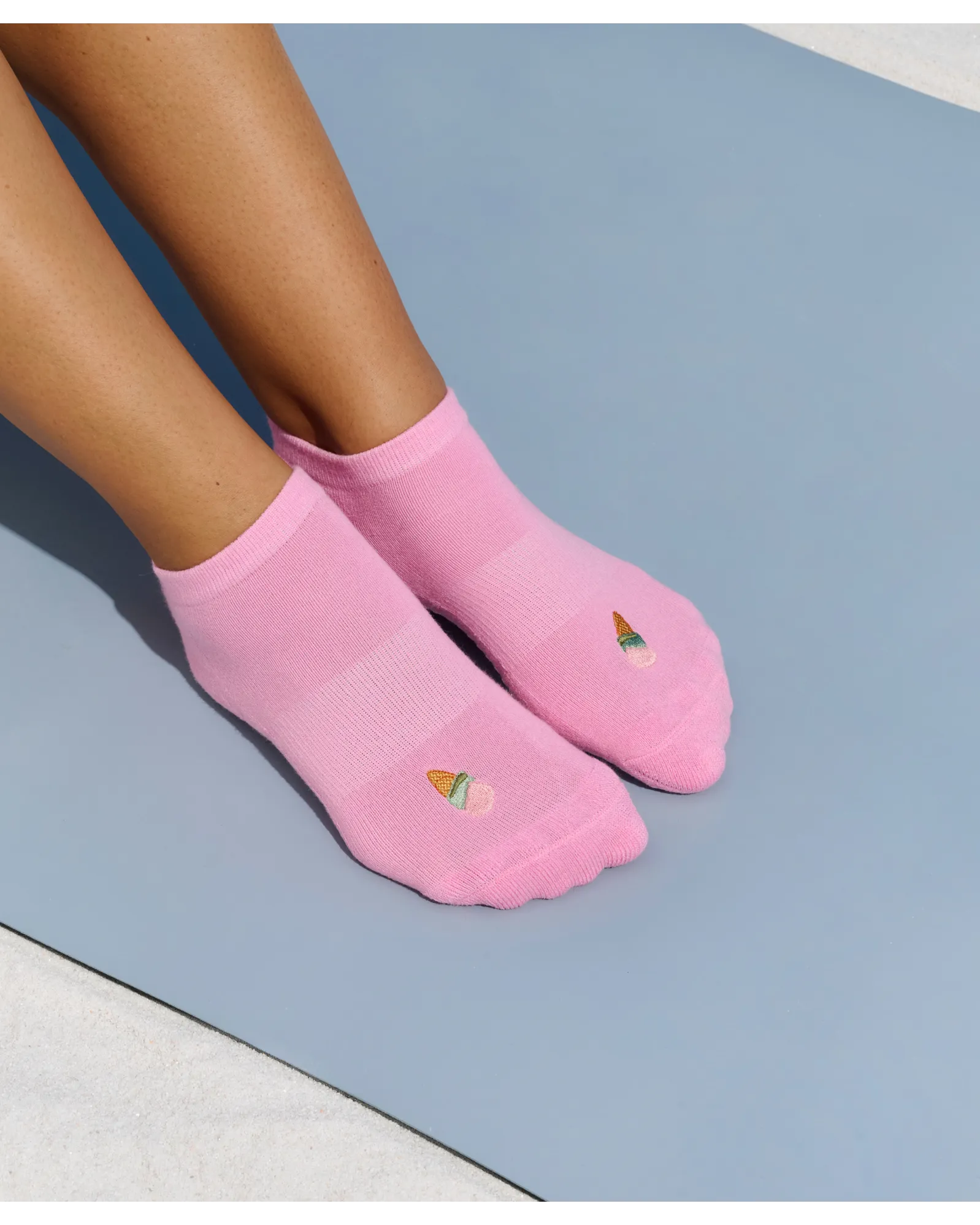 Move Active Classic Low Rise Grip Socks - Pink Gelato