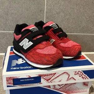 New Balance KG574BEI shoes sneakers new 574 Toddler boys girls Size 5 red black