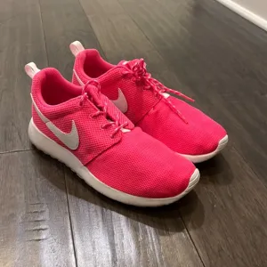 Nike Roshe One rosherun GS shoes sneakers new hyper pink 599729 609 Girls Youth