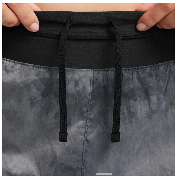 NWT Nike Trail Repel Mid-Rise Brief-Lined 3in Running Short - Women's