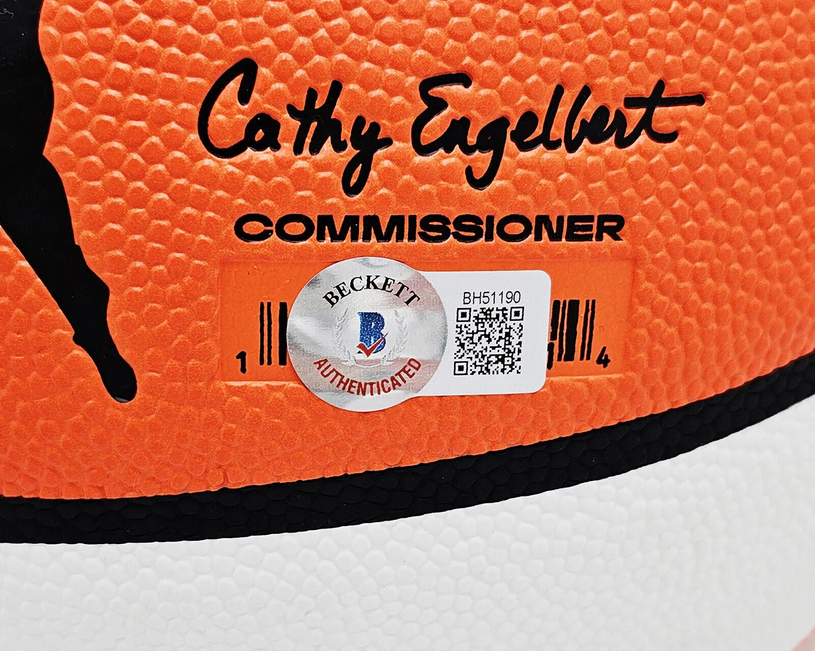 SUE BIRD AUTOGRAPHED BASKETBALL SEATTLE STORM SEATTLE STORM 2002-2022 BECKETT