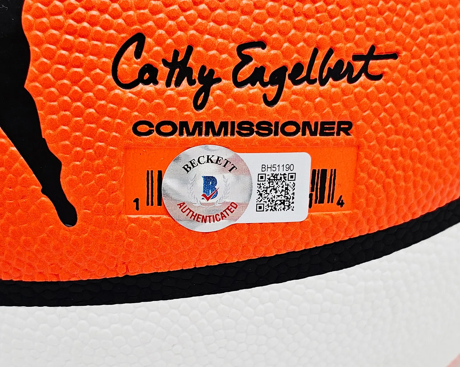 SUE BIRD AUTOGRAPHED BASKETBALL SEATTLE STORM SEATTLE STORM 2002-2022 BECKETT