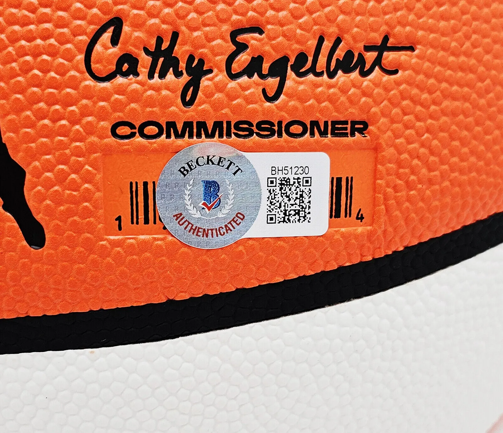 SUE BIRD AUTOGRAPHED WHITE BASKETBALL SEATTLE STORM BECKETT QR 214843