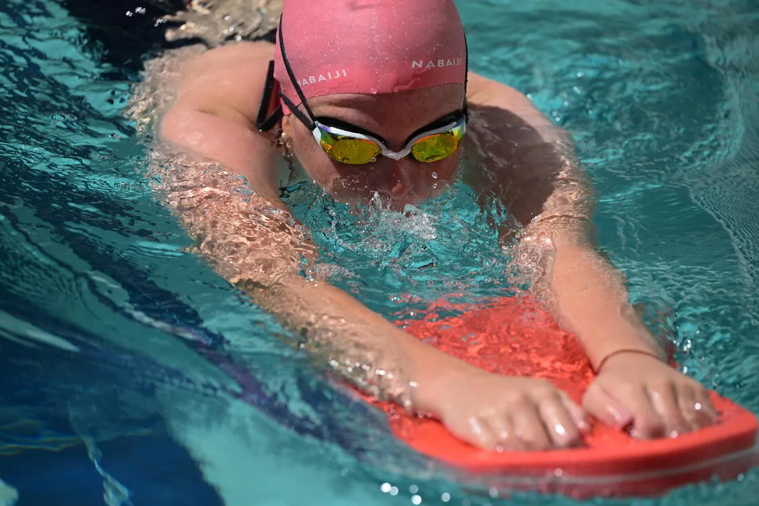 SWIMMING POOL KICKBOARD